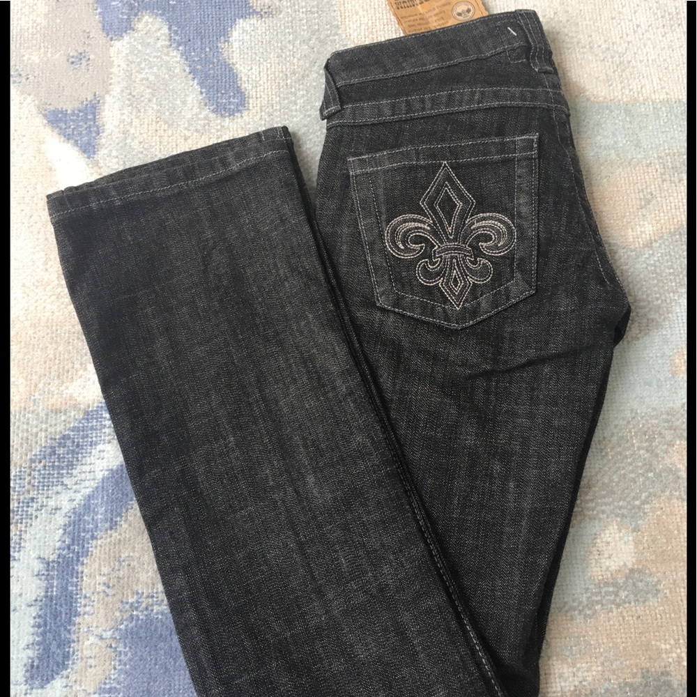 Brand NWT Fleur De Lis Embroidered Back Pocket Jeans with Boot Cut Legs
